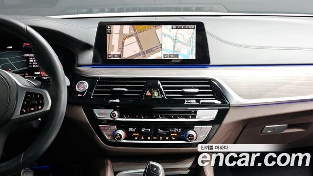 BMW 5-Series 2020 — photo 15