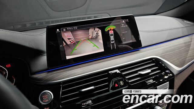 BMW 5-Series 2020 — photo 16