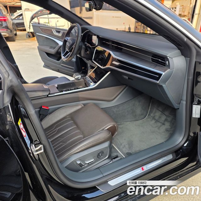 Audi A7 2021 — photo 9