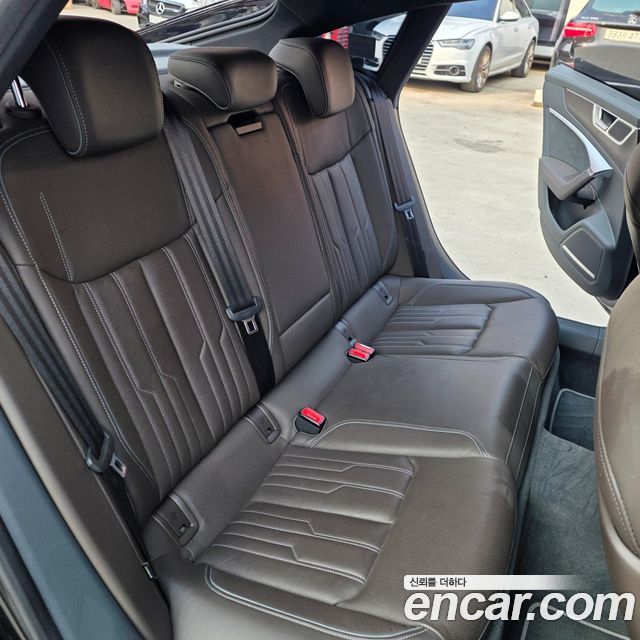 Audi A7 2021 — photo 10