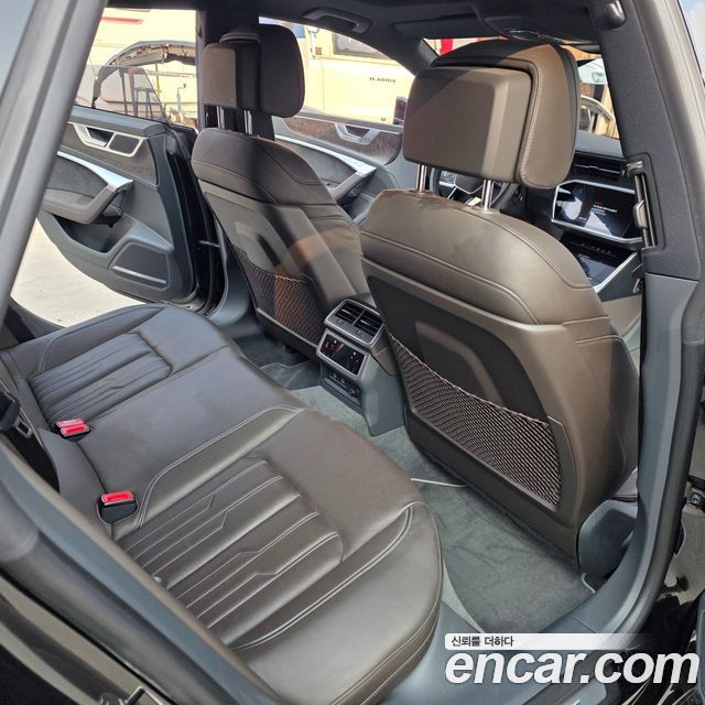 Audi A7 2021 — photo 11