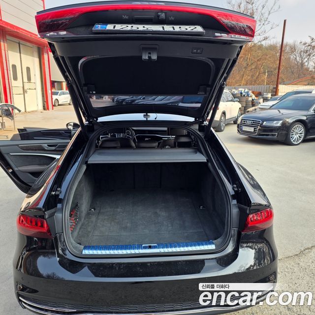 Audi A7 2021 — photo 14