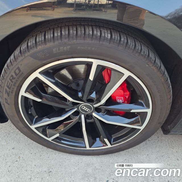 Audi A7 2021 — photo 17