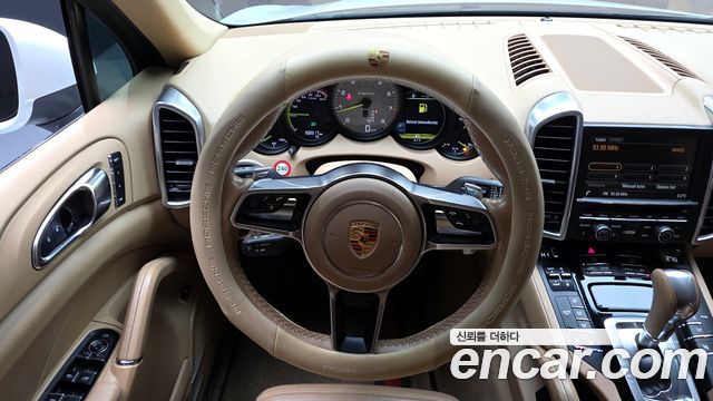 Porsche Cayenne 2015 — photo 13