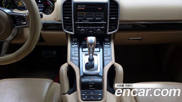 Porsche Cayenne 2015 — photo 14