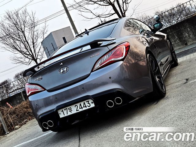 Hyundai Genesis 2011 — photo 2