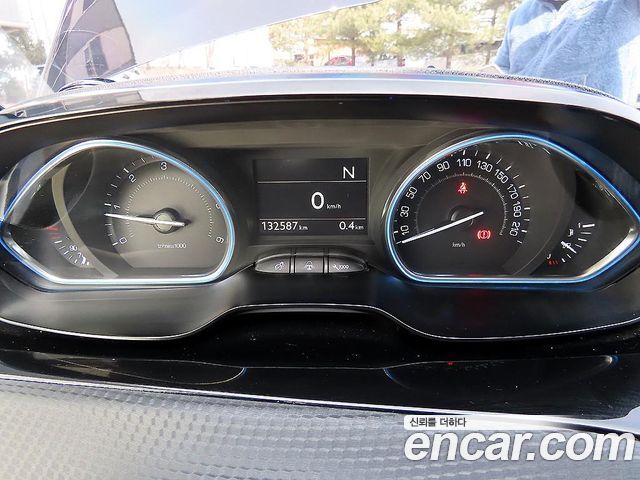 Peugeot 2008 2015 — photo 9