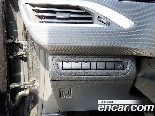 Peugeot 2008 2015 — photo 12