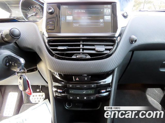Peugeot 2008 2015 — photo 14