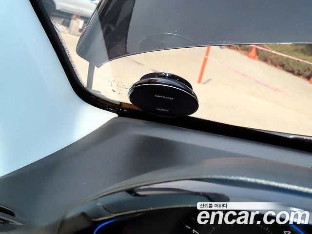 Peugeot 2008 2015 — photo 16
