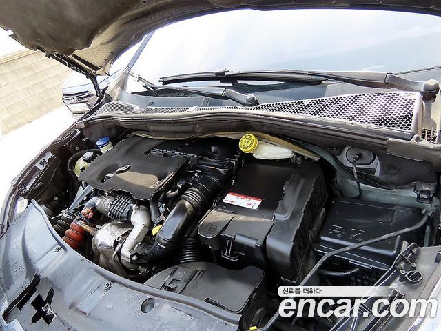 Peugeot 2008 2015 — photo 18