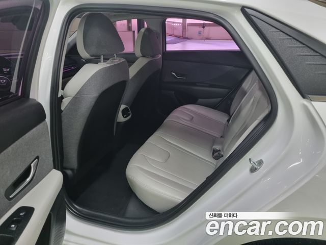 Hyundai AVANTE 2021 — photo 12