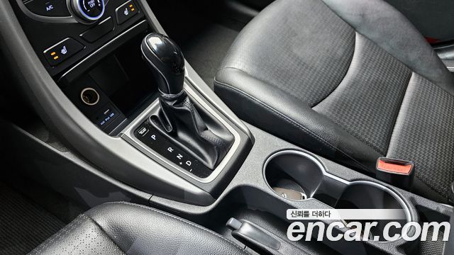 Hyundai AVANTE 2015 — photo 9