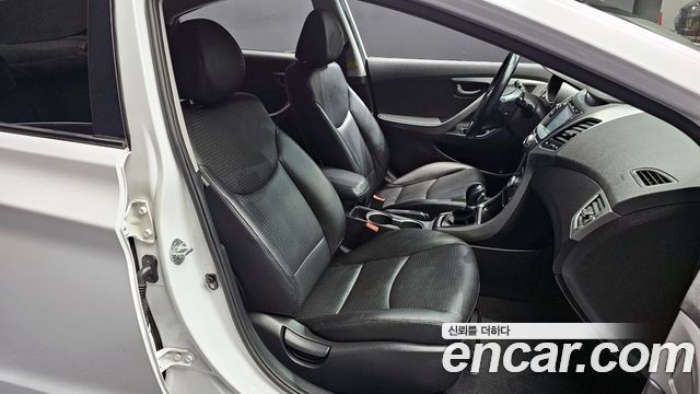 Hyundai AVANTE 2015 — photo 10