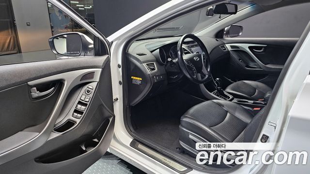 Hyundai AVANTE 2015 — photo 11