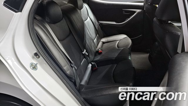 Hyundai AVANTE 2015 — photo 12