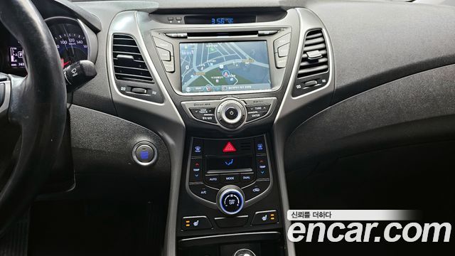 Hyundai AVANTE 2015 — photo 16