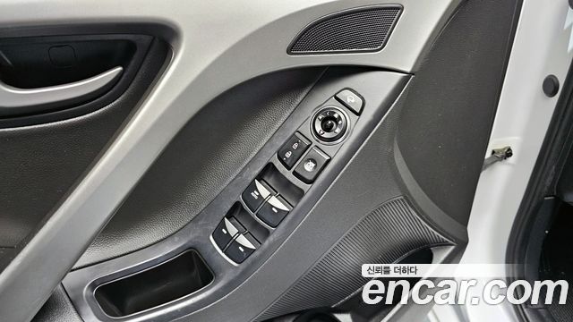 Hyundai AVANTE 2015 — photo 17