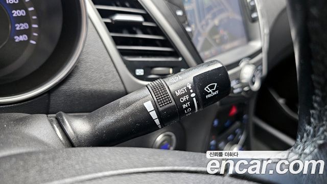Hyundai AVANTE 2015 — photo 18
