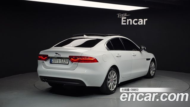 Jaguar XE 2016 — photo 2