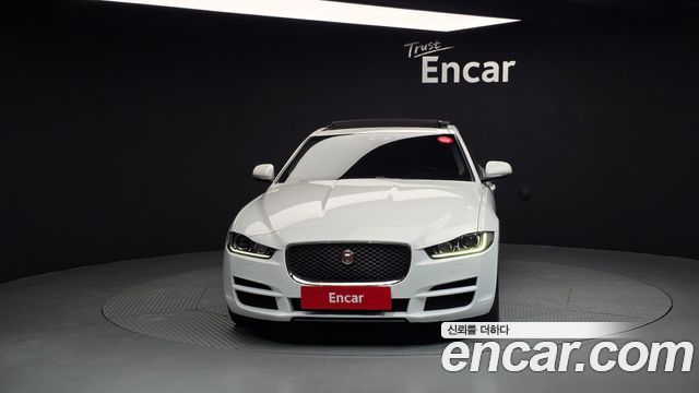 Jaguar XE 2016 — photo 3