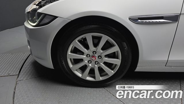 Jaguar XE 2016 — photo 5