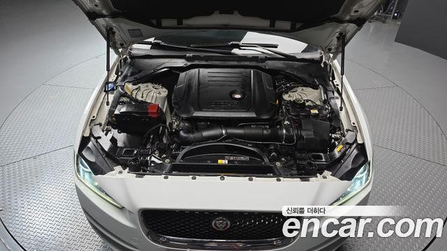 Jaguar XE 2016 — photo 6