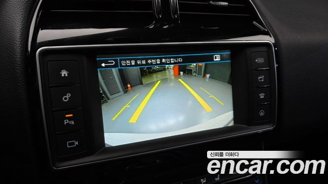 Jaguar XE 2016 — photo 15