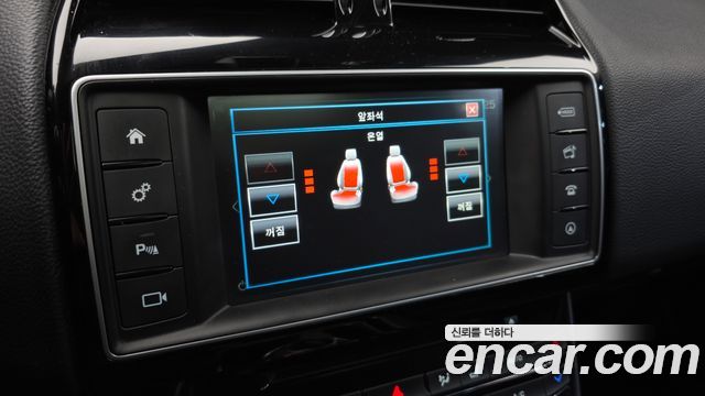 Jaguar XE 2016 — photo 16