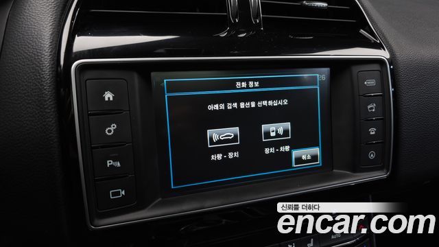 Jaguar XE 2016 — photo 17
