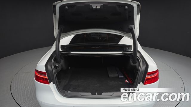 Jaguar XE 2016 — photo 20