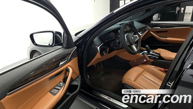 BMW 5-Series 2021 — photo 10