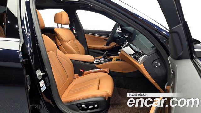 BMW 5-Series 2021 — photo 11