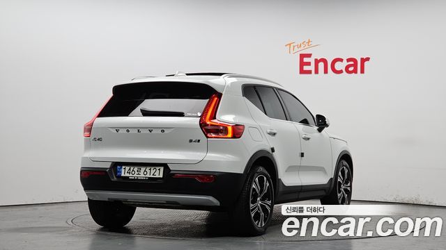 Volvo XC40 2021 — photo 2