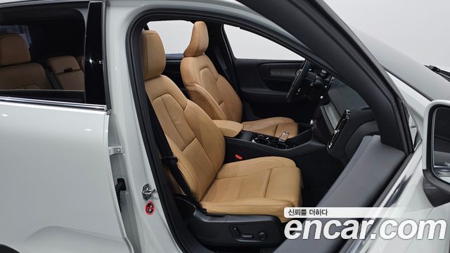 Volvo XC40 2021 — photo 10