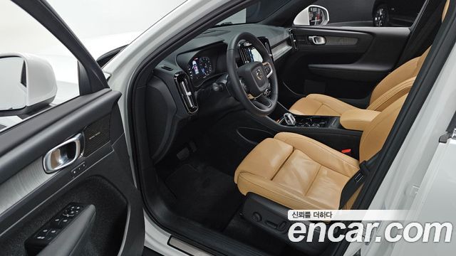 Volvo XC40 2021 — photo 11