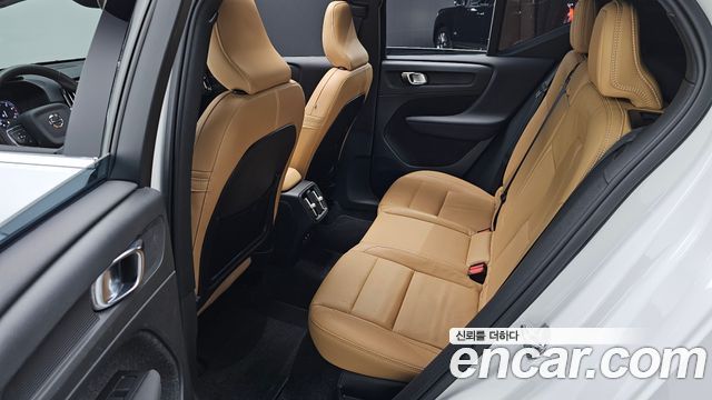 Volvo XC40 2021 — photo 12