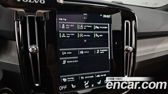 Volvo XC40 2021 — photo 17
