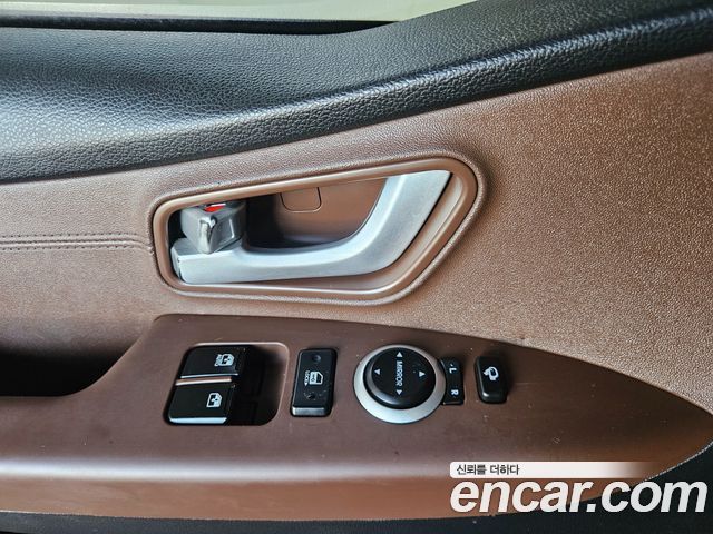 Hyundai Starex 2019 — photo 9