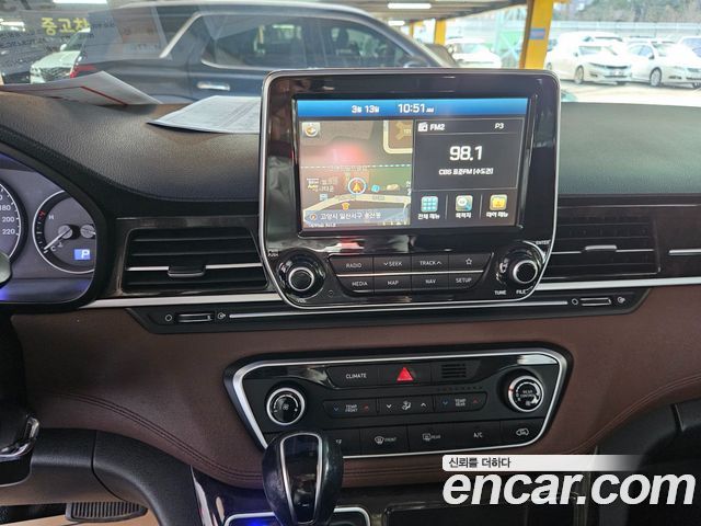 Hyundai Starex 2019 — photo 11