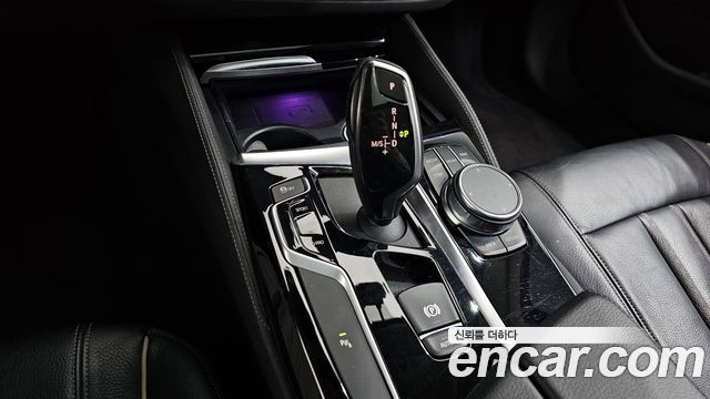 BMW 5-Series 2019 — photo 9