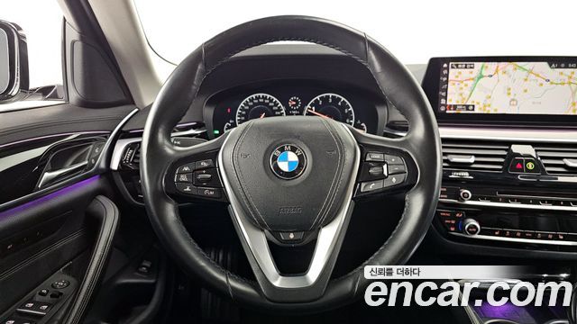BMW 5-Series 2019 — photo 13