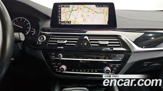 BMW 5-Series 2019 — photo 14
