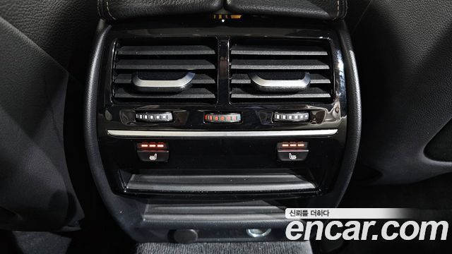 BMW 5-Series 2019 — photo 18