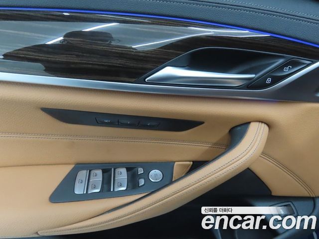 BMW 5-Series 2021 — photo 9