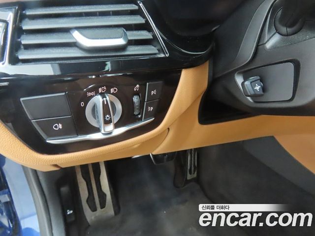 BMW 5-Series 2021 — photo 10