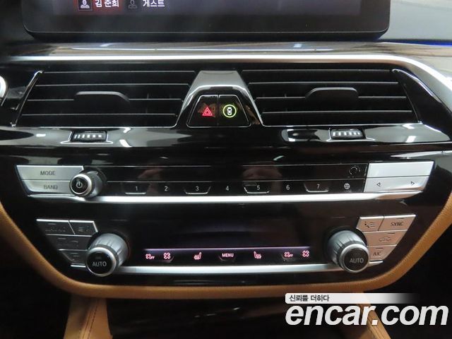 BMW 5-Series 2021 — photo 11