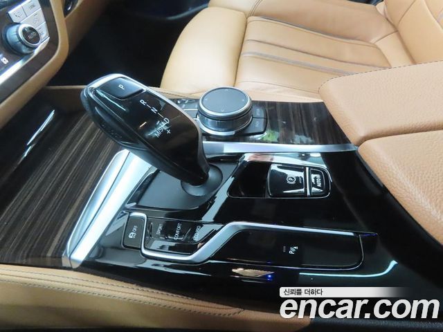BMW 5-Series 2021 — photo 12