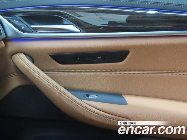 BMW 5-Series 2021 — photo 15