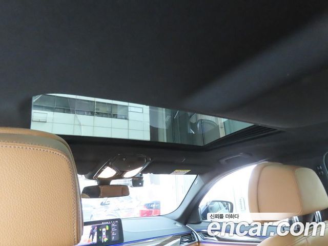 BMW 5-Series 2021 — photo 18